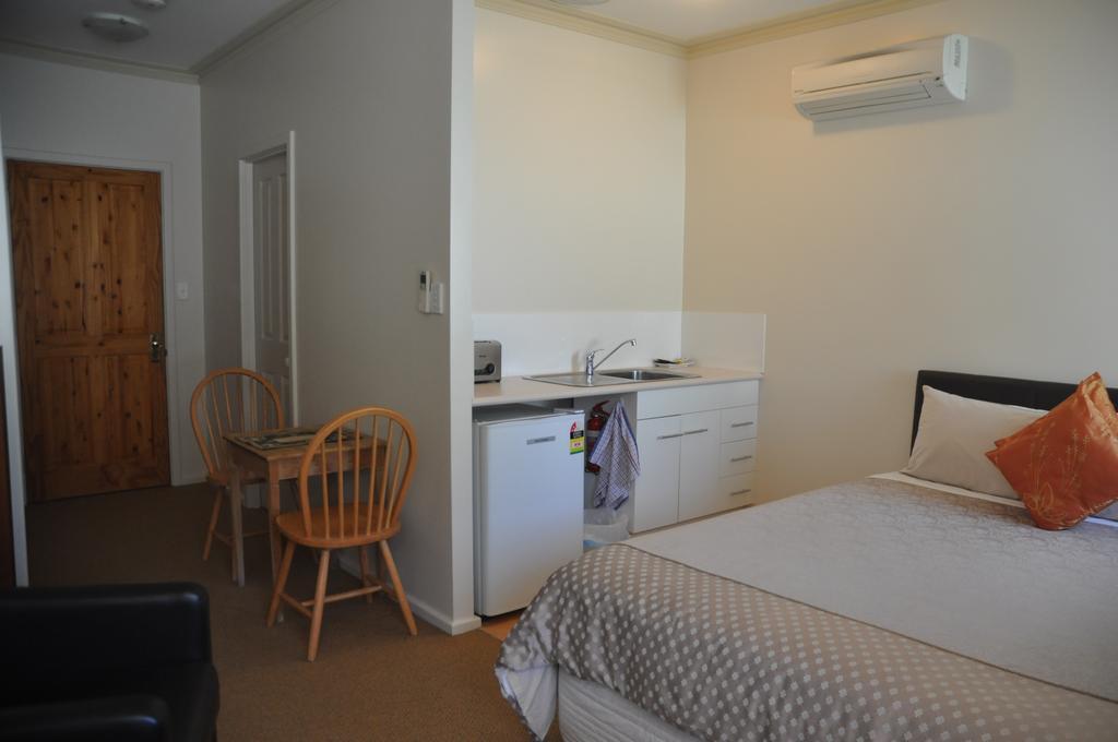 Guildford River Retreat Perth Room photo